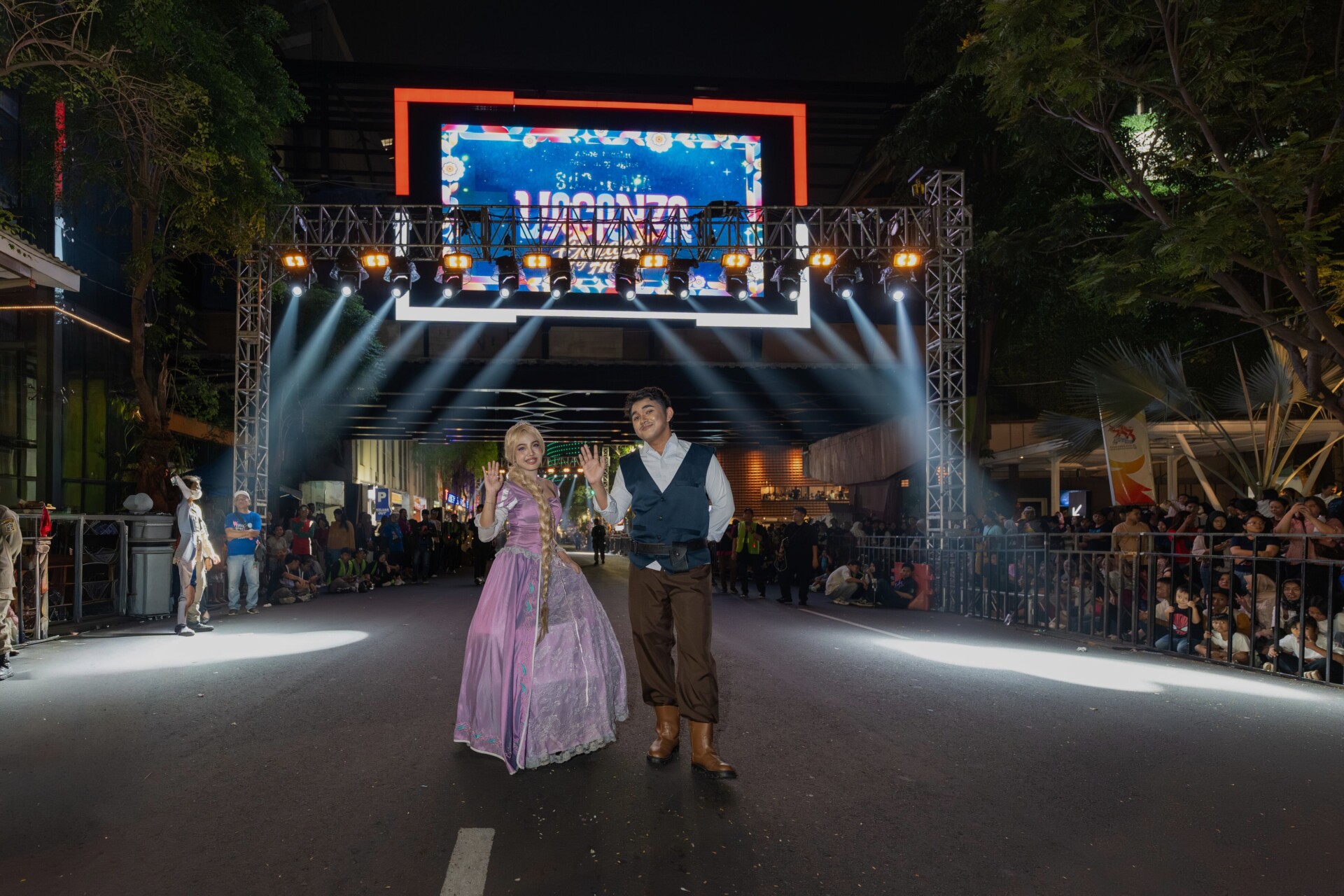 KENCANA Hadir di JConnect SOERABAJA 10K, Abadikan Catatan Waktu Pelari Lewat Grafir Medali