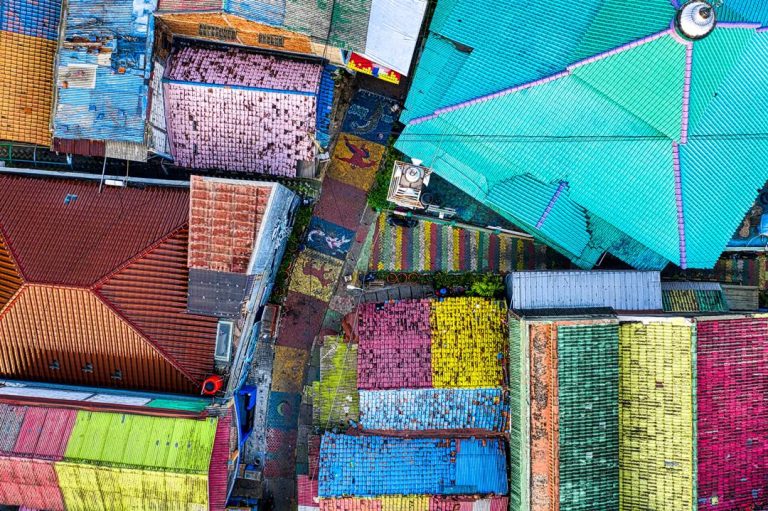 Ilustrasi warna atap rumah menurut Feng Shui