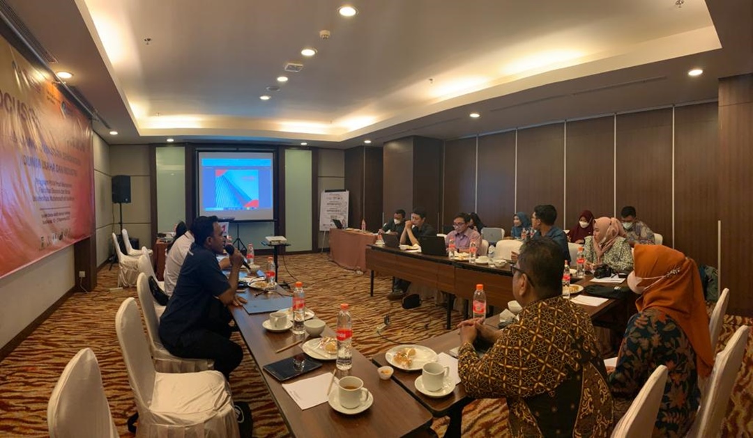 Pemaparan Materi oleh Perwakilan PT Kencana Maju Bersama