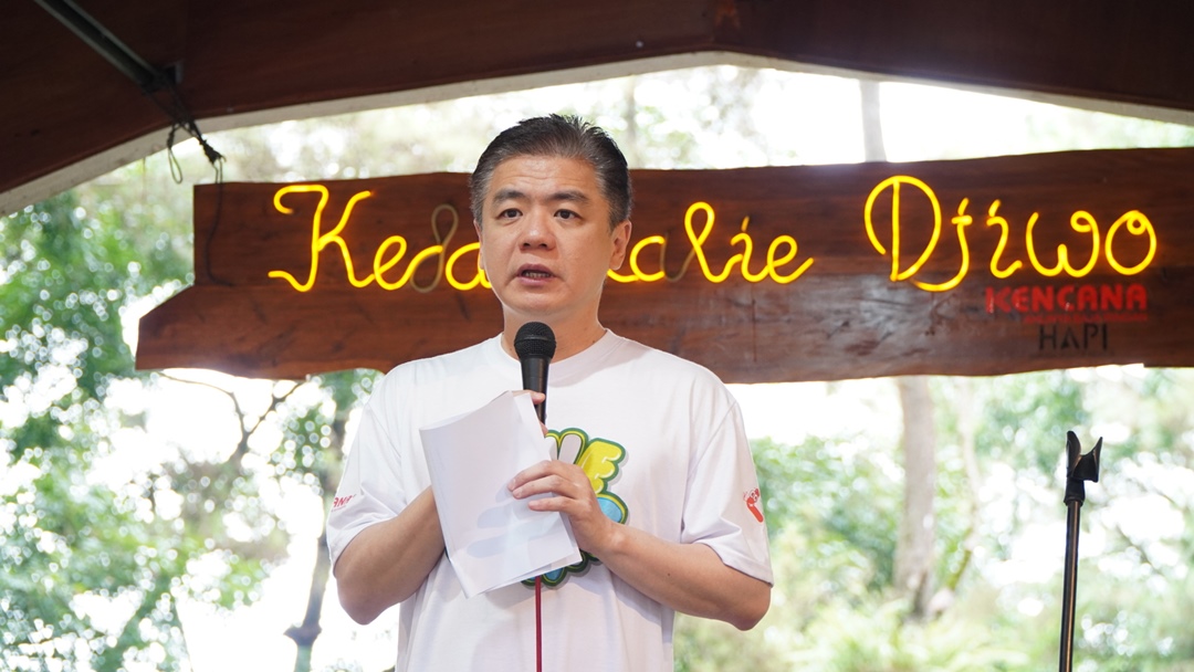 CEO KENCANA® Group memberikan sambutan