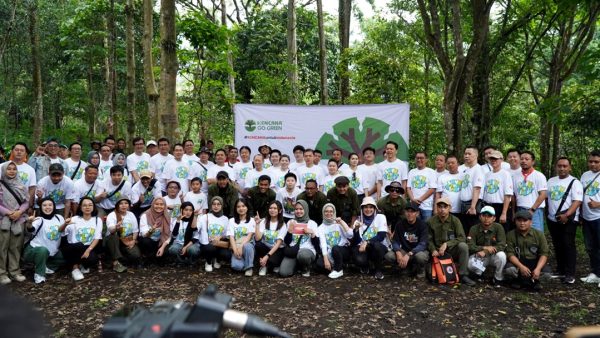 KENCANA Baja Ringan Tanam 1000 Pohon di Welirang