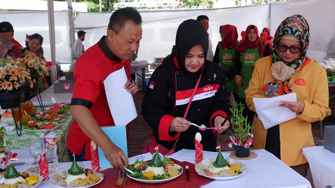Penilaian Lomba Masak oleh Chef Sarwan dan Tim