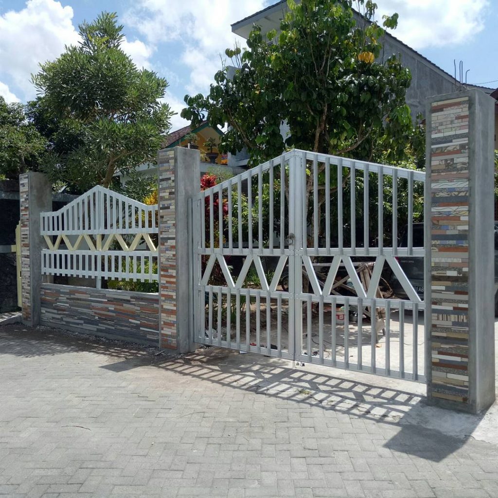 Pagar Baja Ringan dan Keramik