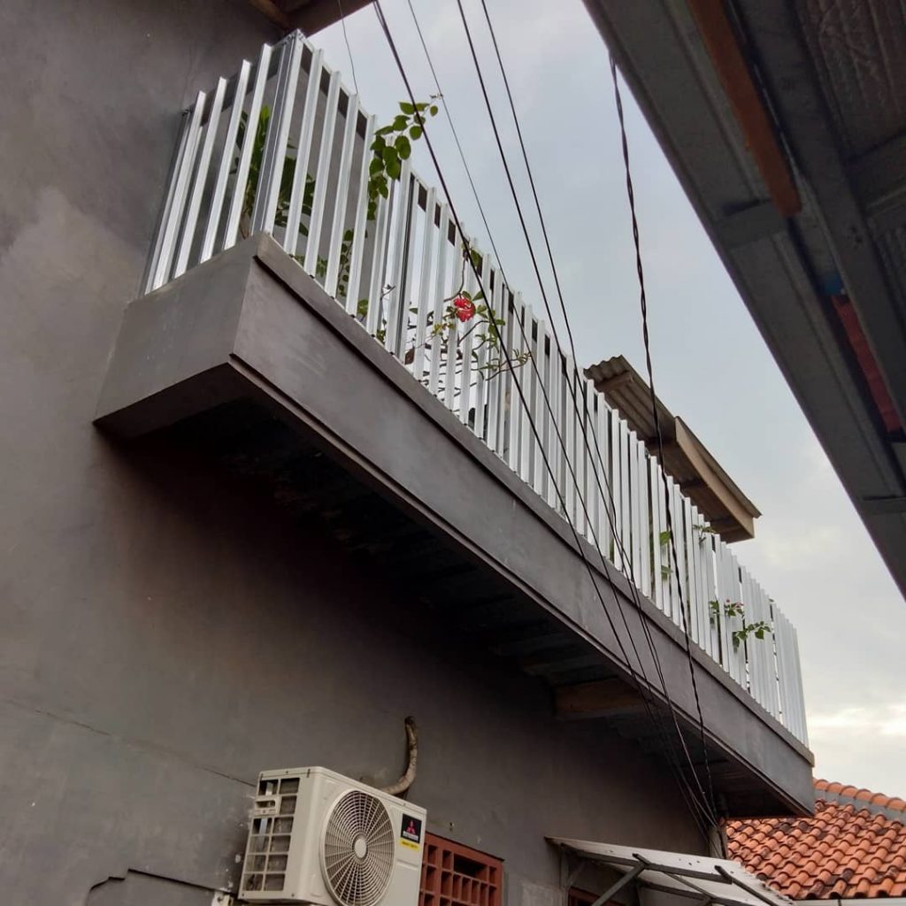 Pagar Pembatas
