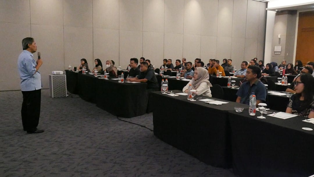 Pemaparan Materi oleh Sujatno T.
