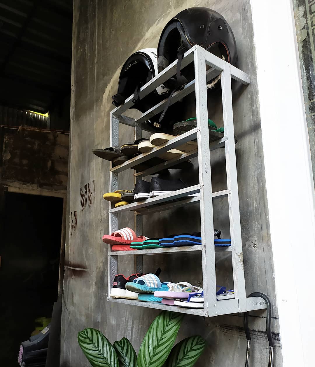 Rak Sepatu Baja Ringan