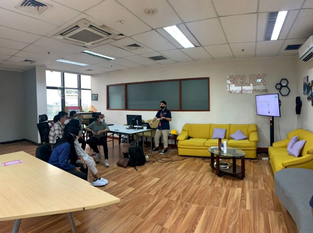 Pengarahan Tim PT Kencana Maju Bersama pada Mahasiswa UNTAG Surabaya