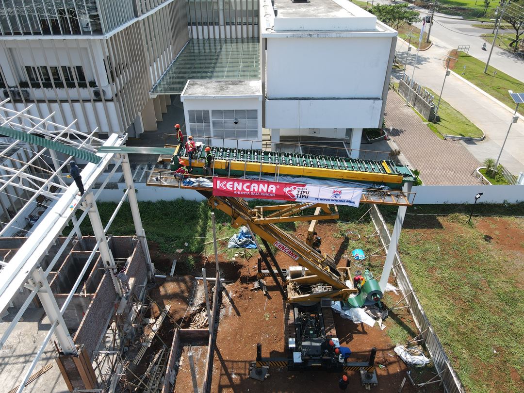 Proyek Roll On Site Elevator di Unika