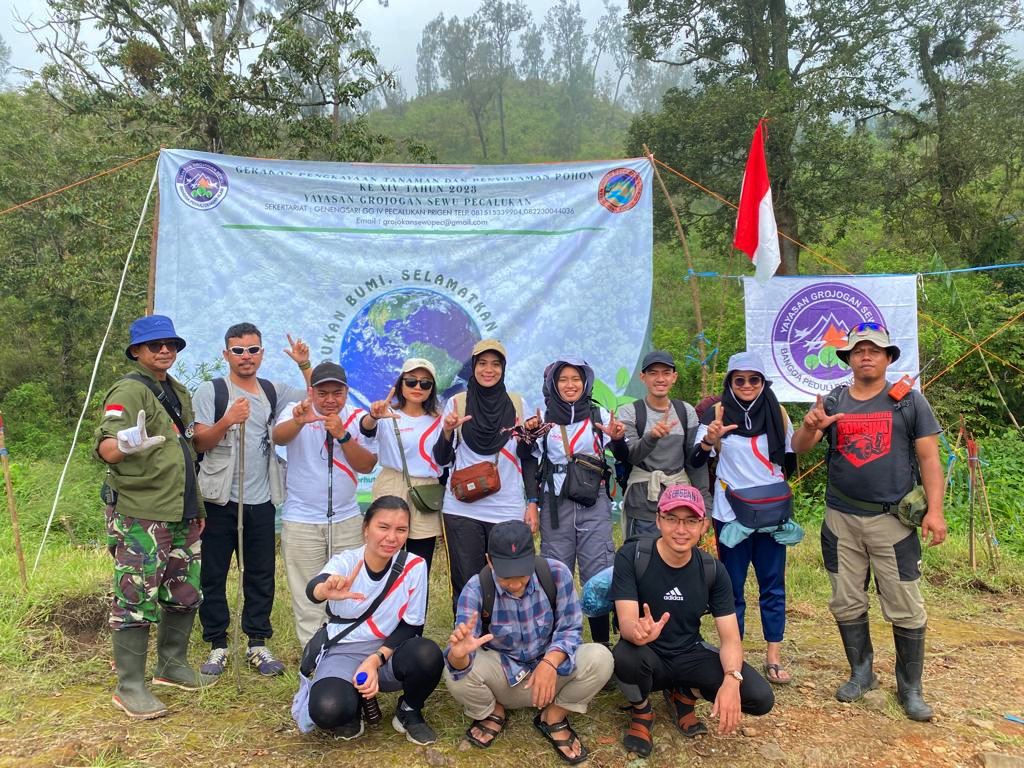 Tim PT KMB dan Pihak Yayasan Grojogan Sewu