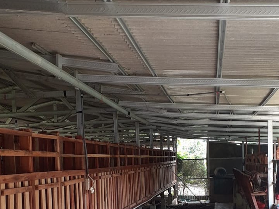 Rangka atap kandang kambing pakai produk KENCANA®