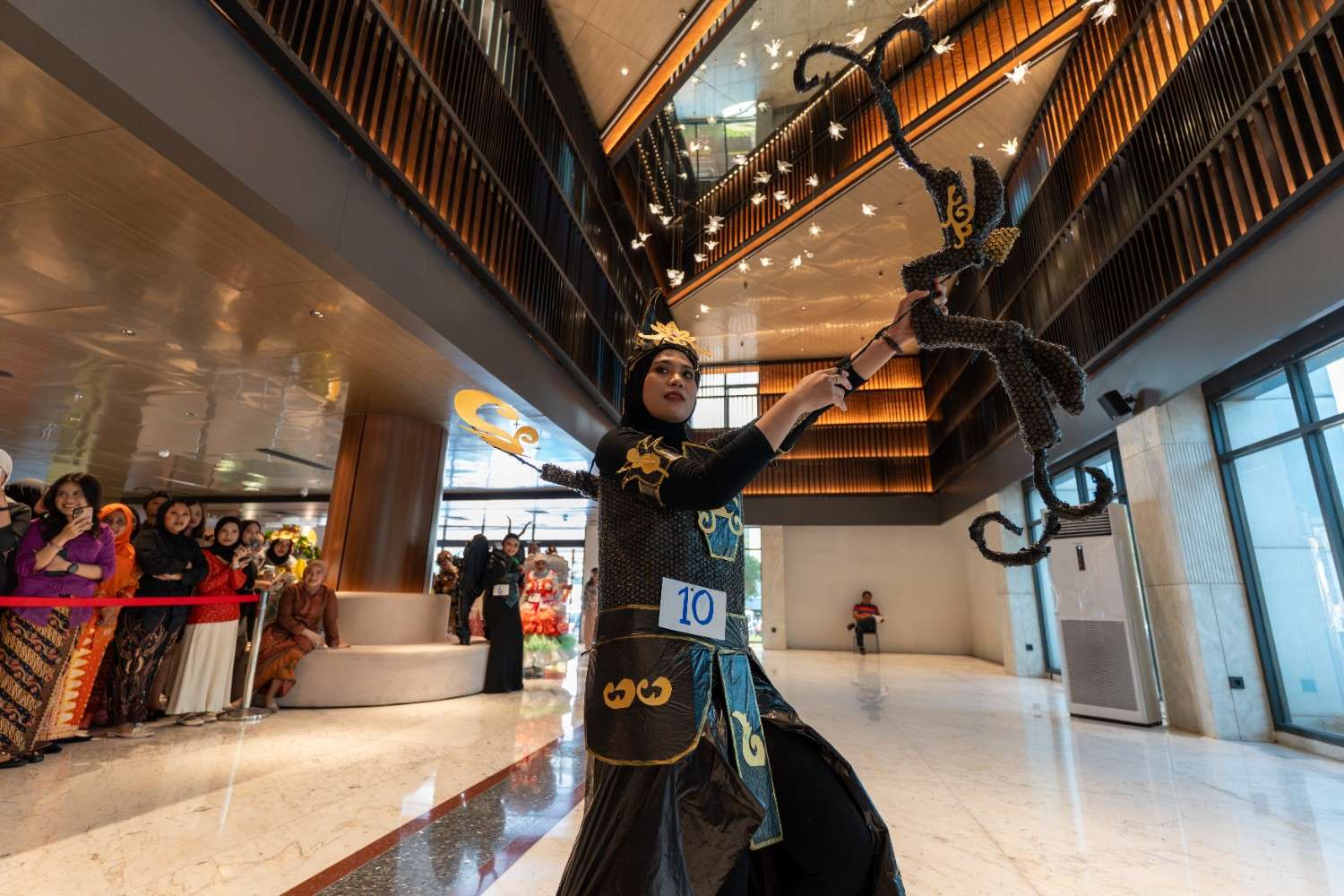 Fashion Show Barang Bekas Jadi Berkelas