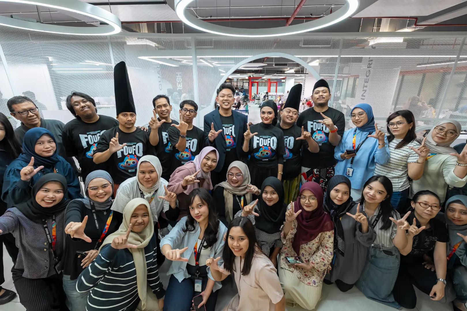 Cast Film Foufo Bersama Karyawan KENCANA