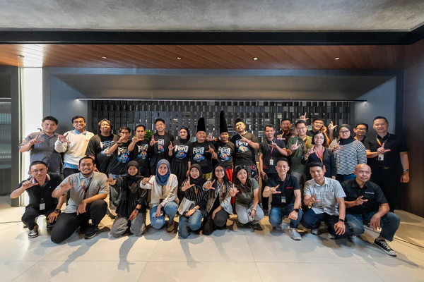 Cast Film Foufo Bersama Karyawan KENCANA