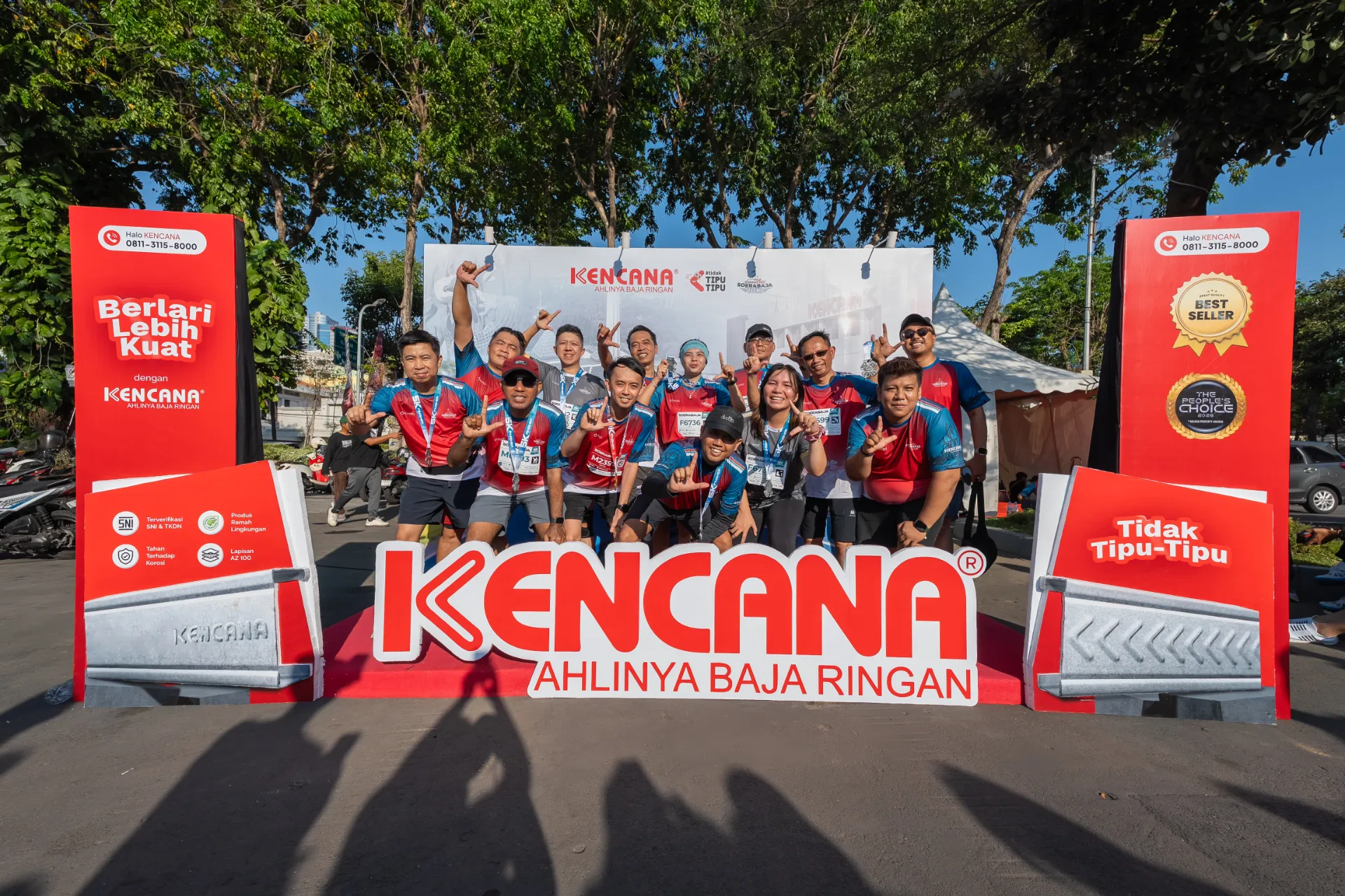 KENCANA Hadir di JConnect SOERABAJA 10K, Abadikan Catatan Waktu Pelari Lewat Grafir Medali 