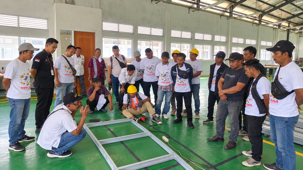 Praktik Pelatihan Aplikasi Baja Ringan